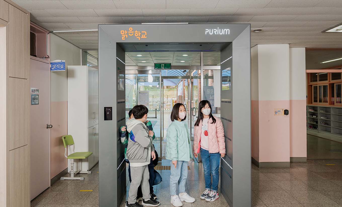 Hanwha's Making a Clean School campaign was designed to create schools where students can enhoy clean and healthy environments.