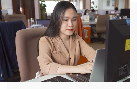At Hanwha Life Vietnam, Hoang Yen Vo connects customers with innovative, tailored insurance solutions.