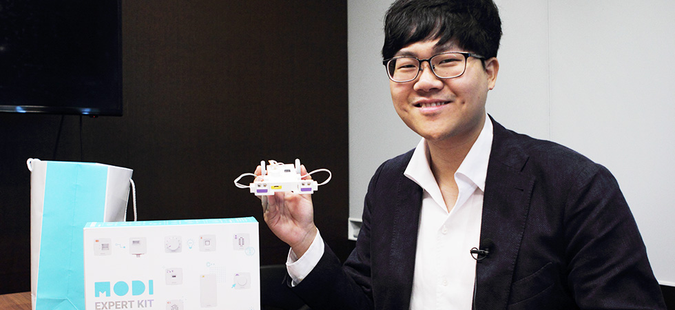 LuxRobo Founder & CEO SangHun Oh shows off the MODI Expert Kit