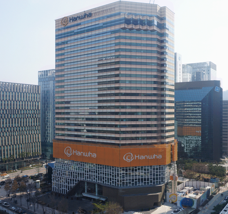 Stage 1 of Hanwha's HQ renovation which took place 3 to 4 floors at a time to be as efficient as the solar energy that inspired it