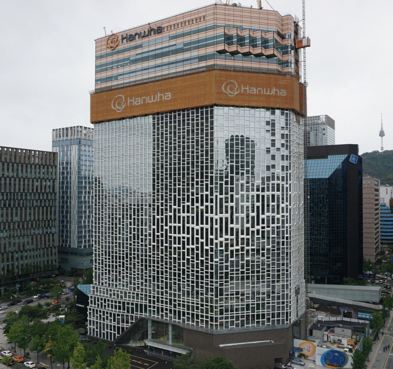 Stage 16 of Hanwha's HQ renovation which took place 3 to 4 floors at a time to be as efficient as the solar energy that inspired it