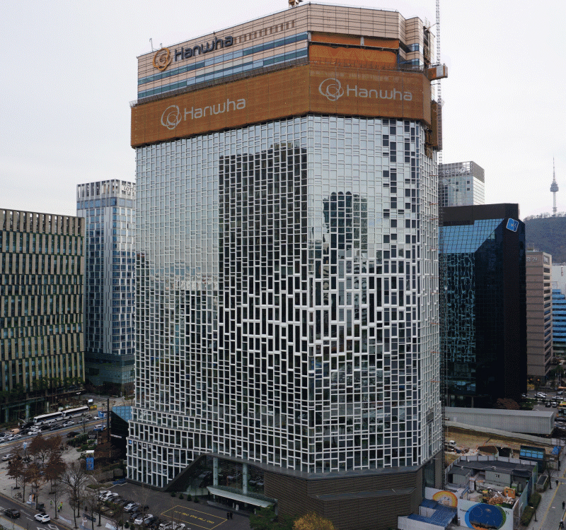 Stage 18 of Hanwha's HQ renovation which took place 3 to 4 floors at a time to be as efficient as the solar energy that inspired it