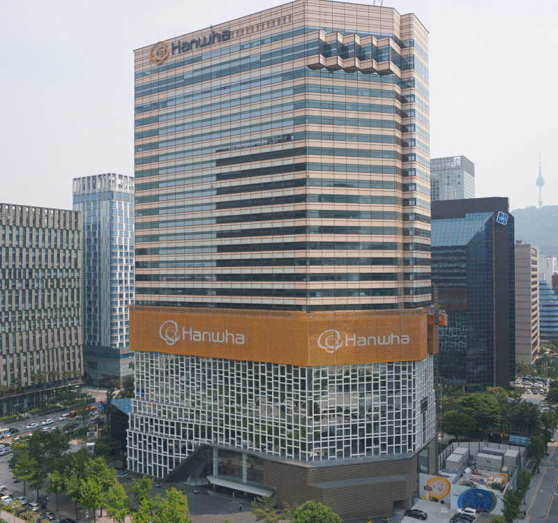 Stage 3 of Hanwha's HQ renovation which took place 3 to 4 floors at a time to be as efficient as the solar energy that inspired it