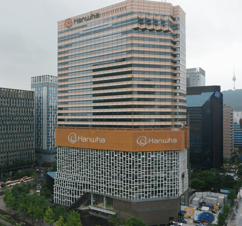Stage 4 of Hanwha's HQ renovation which took place 3 to 4 floors at a time to be as efficient as the solar energy that inspired it