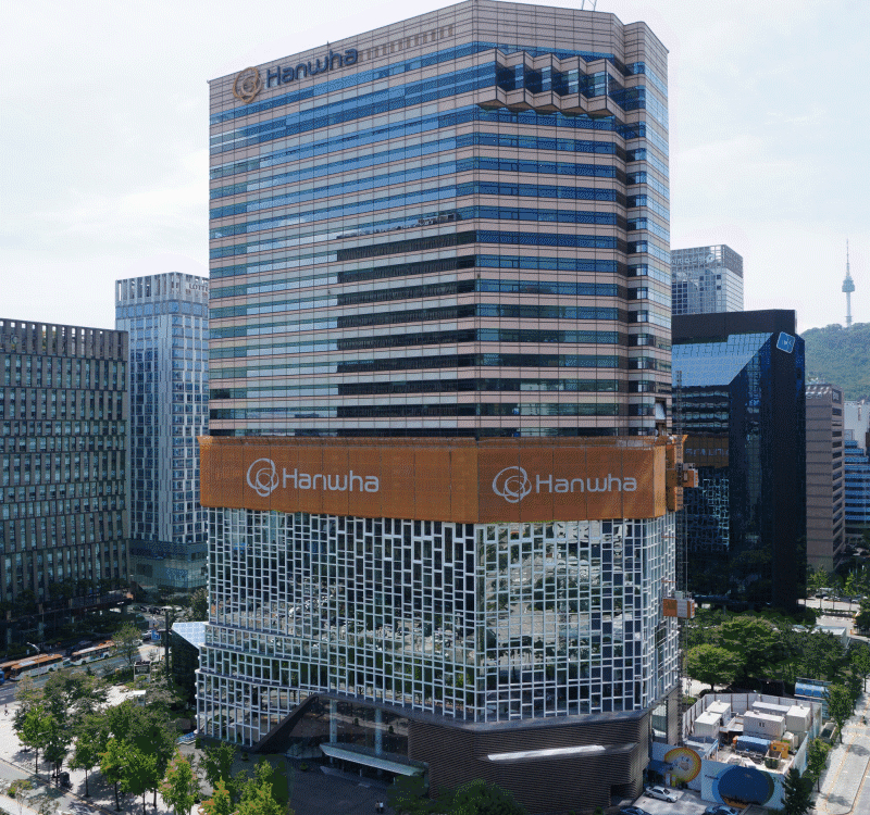 Stage 5 of Hanwha's HQ renovation which took place 3 to 4 floors at a time to be as efficient as the solar energy that inspired it