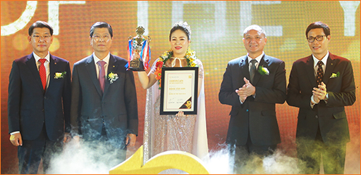 Hanwha Life Vietnam Holds 10th Anniversary Celebration and End of Fiscal Year Awards Ceremony