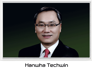 Hanwha Techwin/ Security & Machinery Solution Business Group CEO, Kim Cheol-Kyo and Hanwha Techwin/Aerospace & Defense Business Group CEO, Shin Hyun-Woo