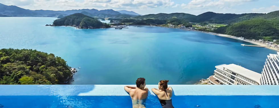 The Hanwha Resort Geoje Belvedere's infinity pool offers exclusive panoramic views