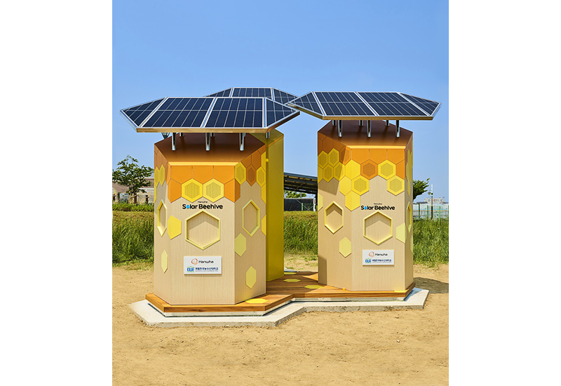 The Solar Beehive uses solar energy to monitor its internal temperature, humidity, water, and food.