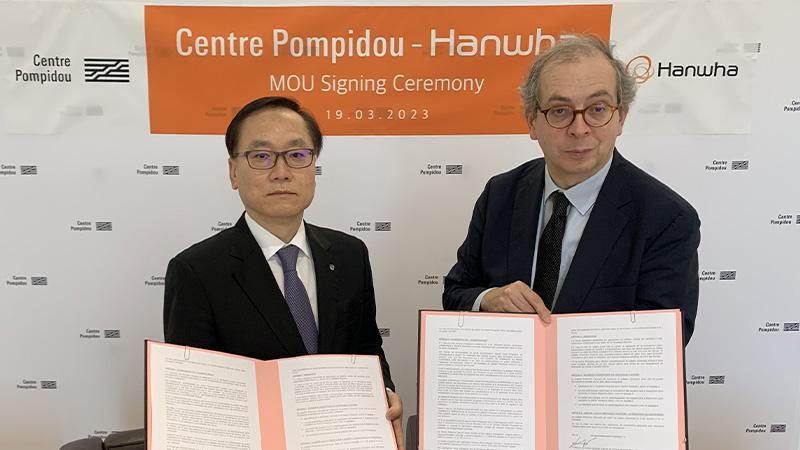 Representatives from Hanwha and Centre Pompidou signed an MOU on March 19.