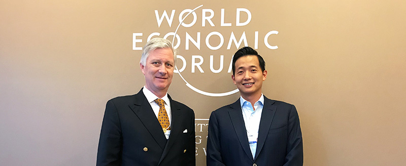 Hanwha Q CELLS CCO Dong Kwan Kim (right) met with King Philippe of Belgium (left) and discussed how important it was for Europe to adopt solar energy