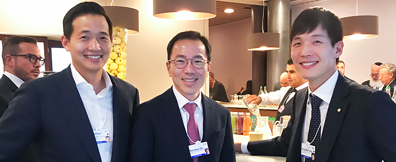 Hanwha Life CDO Dong Won Kim (right) and Hanwha Q CELLS CCO Dong Kwan Kim (left) spoke with Singapore Economic Development Chairman Dr. Swan Gin Beh (center) on the topic of stimulating and sustaining Asian economic growth