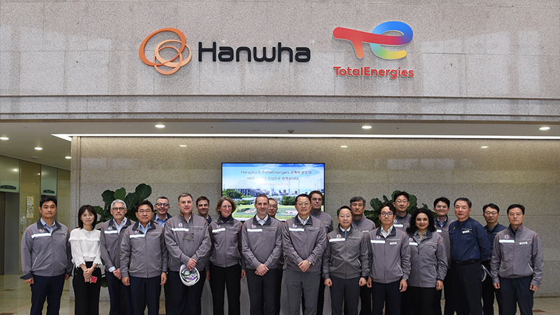 CEOs from Hanwha Group companies stand with executives from TotalEnergies at the POE plant opening ceremony.
