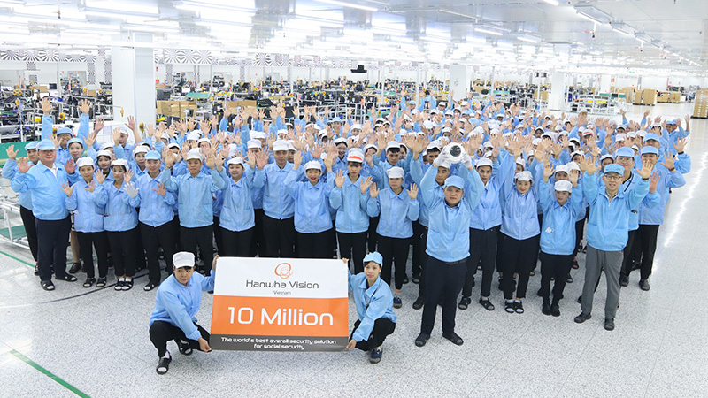 Last month, Hanwha Vision’s manufacturing facility employees commemorated achieving a cumulative production of 10 million units.