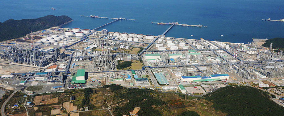 Hanwha produces a wide variety of petrochemical solutions at the Daesan Petrochemical Complex.