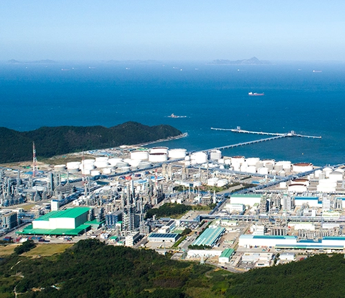 A global supplier of high-value-added chemicals and energy products.