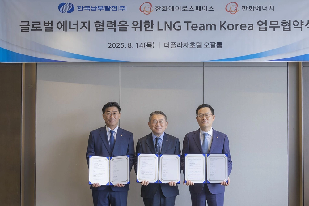 Executives from Korea Southern Power, Hanwha Aerospace, and Hanwha Energy at the LNG Team Korea MoU signing in Seoul in August 2025