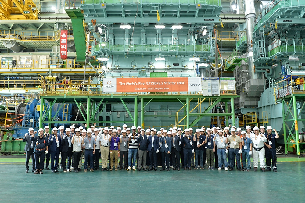 Representatives pose for photo at joint ceremony for Hanwha Engine and WinGD