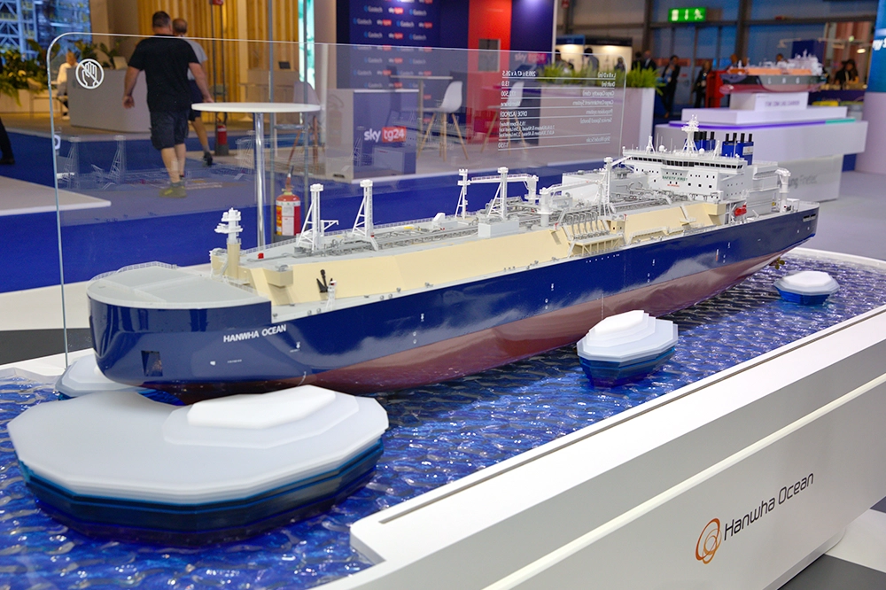 icebreaking-lng-model-gastech-2025-hanwha