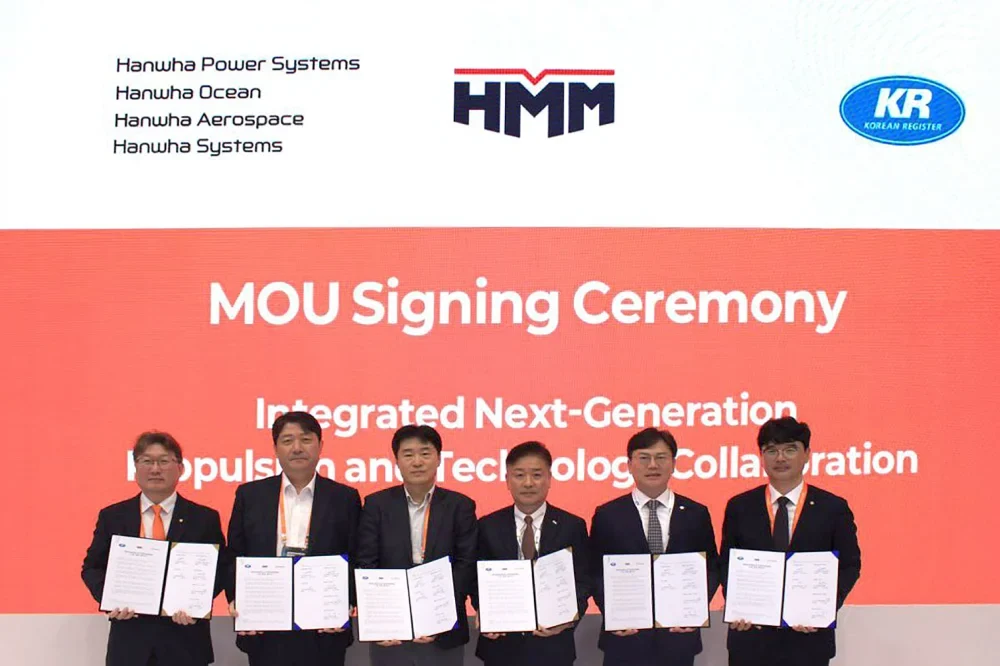 Executives from Hanwha Group, HMM, and Korean Register pose with signed agreements during a 2025 MOU signing ceremony in Busan
