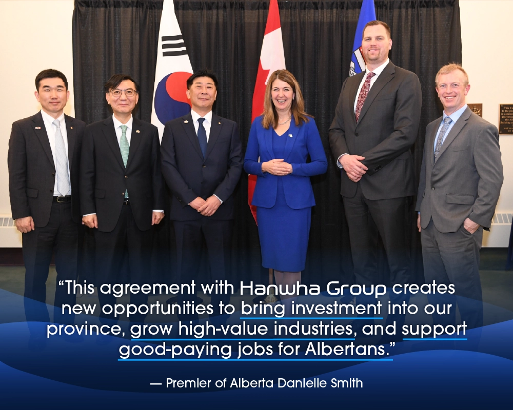 Officials from Hanwha and the Government of Alberta pose for a commemorative photo.