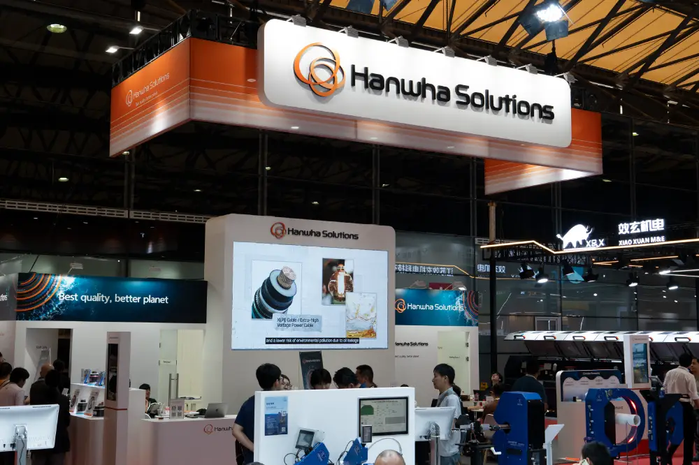 Hanwha Solutions booth