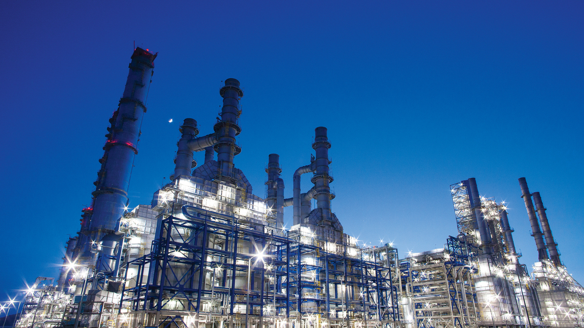 Hanwha TotalEnergies Petrochemical’s complex in Daesan, Korea is seen from below against the evening sky.