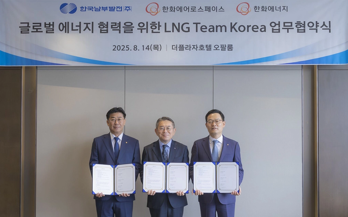 Executives from Korea Southern Power, Hanwha Aerospace, and Hanwha Energy at the LNG Team Korea MoU signing in Seoul in August 2025