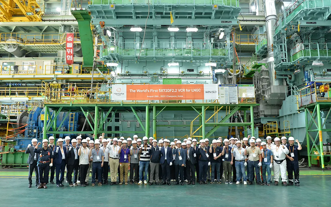 Employees pose for photo at joint ceremony for Hanwha Engine and WinGD