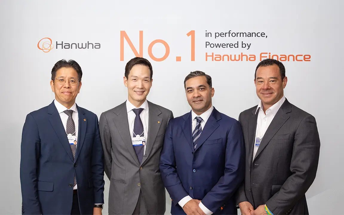 Byoungsu Lee of Hanwha Life, Dong-Won Kim of Hanwha Life, Murtaza Akbar of LCV, and Emil Woods of LCV posing for a photo after signing an MoU