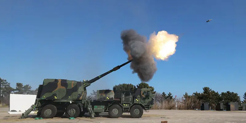 Photograph accompanying Army buys prototypes, not a blank sheet: Hanwha's wheeled K9 wins up to $262.9M for M777 successor